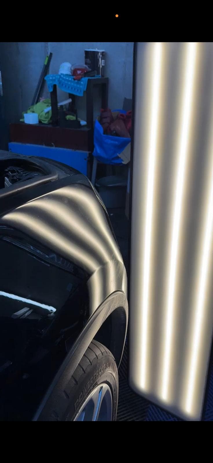 Aripa fata pe element negru inainte de reparatie PDR