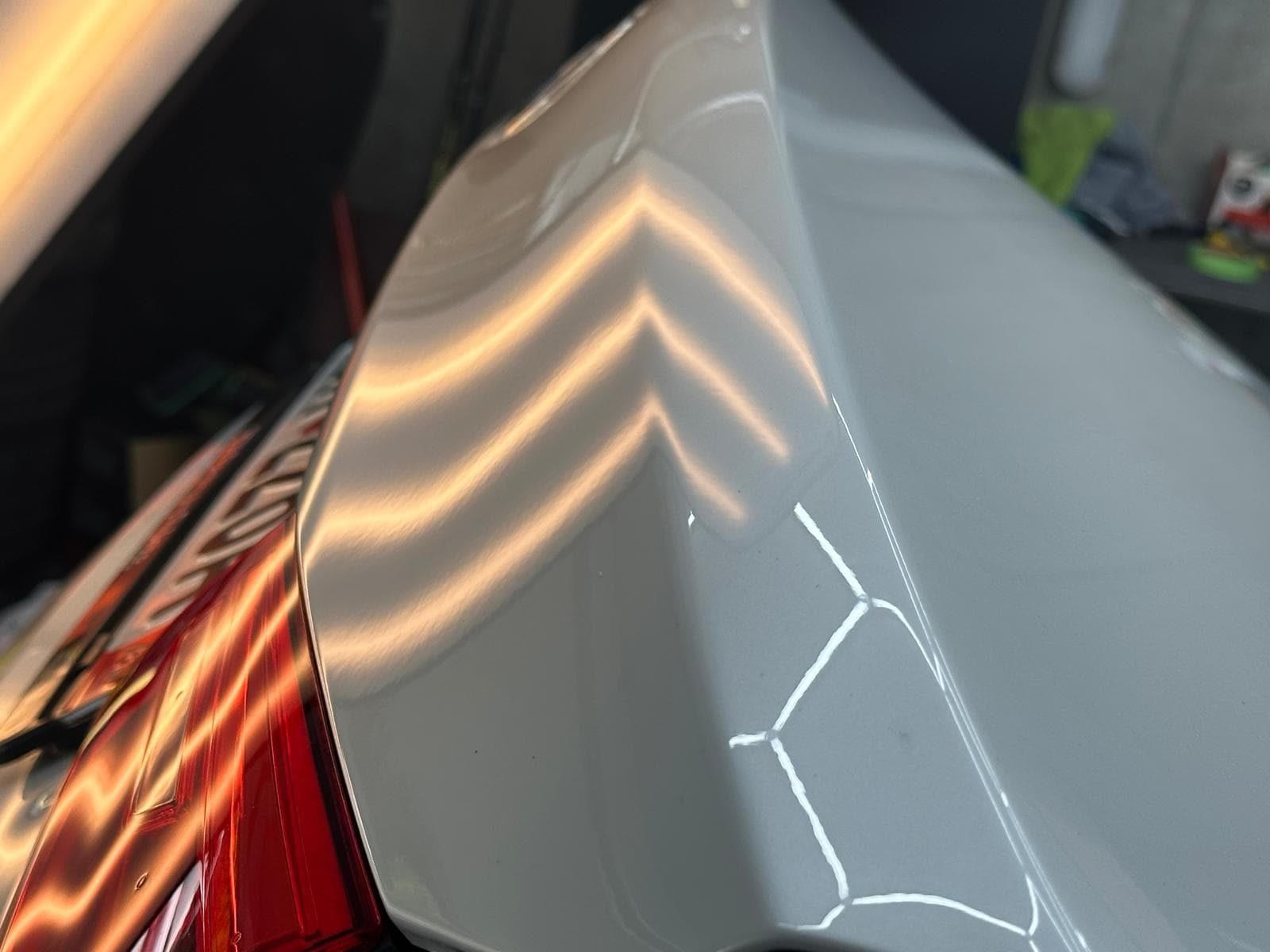 Marginea plafonului in zona spate dupa reparatie PDR